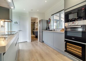 Fridge, oven, stovetop, dishwasher - 1 bedroom accommodation in Pentney, King&rsquo;s Lynn (Pentney, King&rsquo;s Lynn)