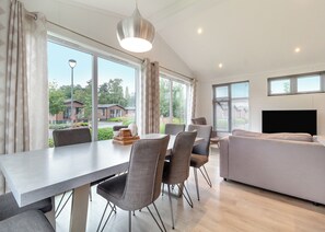 Dining - 4 bedroom accommodation in Pentney, King&rsquo;s Lynn (Pentney, King&rsquo;s Lynn)