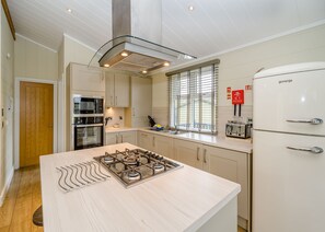 Kühlschrank, Ofen, Herdplatte, Geschirrspüler