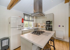 Køleskab, ovn, kogeplade, opvaskemaskine