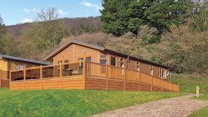 Exterior - Cheddar Lodge Premier WF (Cheddar)
