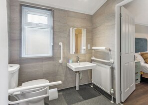 Bathroom - Cheddar Lodge Premier WF (Cheddar)