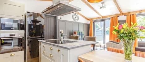 Kühlschrank, Ofen, Herdplatte, Geschirrspüler