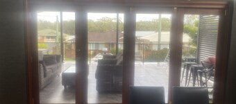 Beautiful studio apartment/  huge spa bath/king bed outdoor dinning 