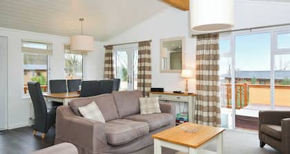 Axbridge Lodge Premier