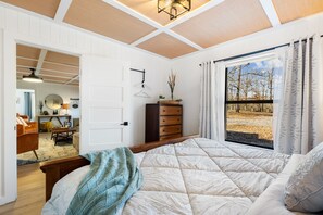 3 bedrooms, in-room safe, desk, iron/ironing board