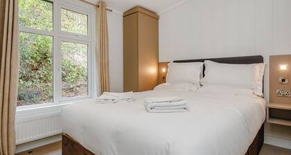 4 bedroom accommodation in Cheddar