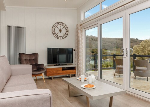 4 bedroom accommodation in Cheddar