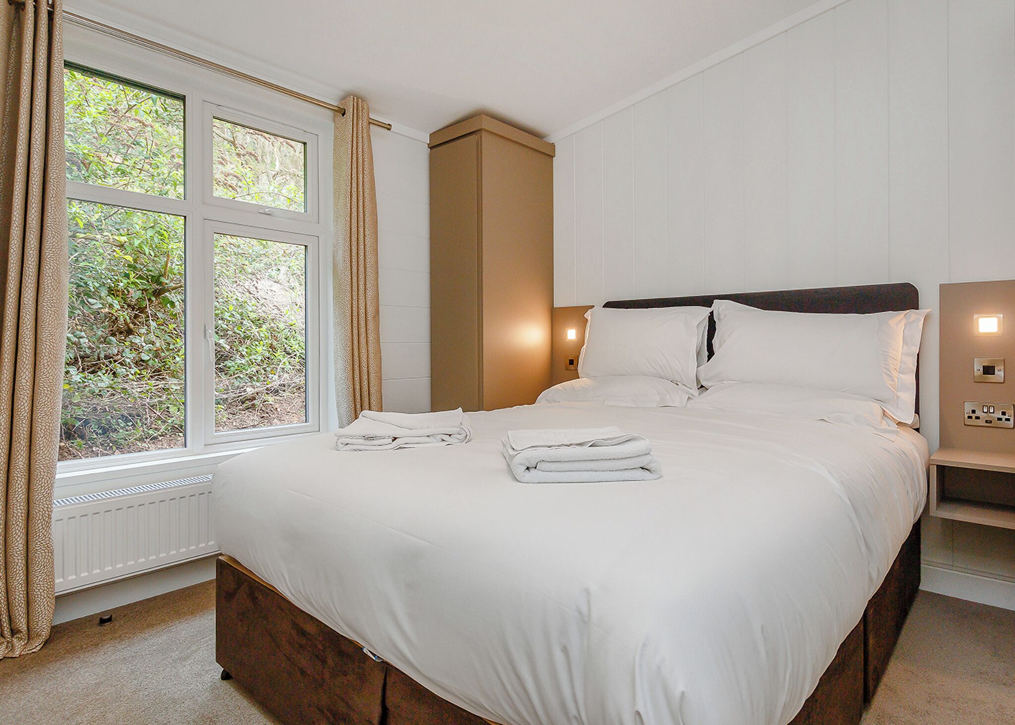 4 Bedroom Accommodation In Cheddar - Cheddar