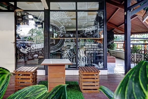 Property entrance - Hotel O 90596 Hotel Griya Astoeti (Cisarua)