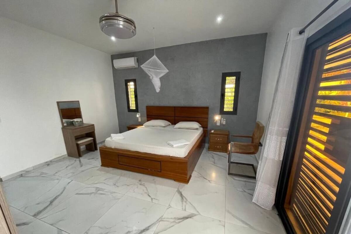 Villa Deluxe | Cortinas blackout y wifi gratis 
