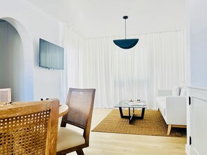 50-inch Smart TV with satellite channels, TV, Netflix - CIH Apartments (Tías)