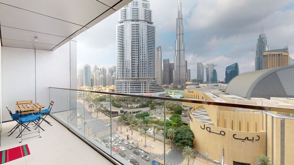 Exclusive Apartment | Balcony - Blvd Point 910 (Dubai)