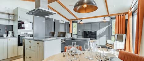 KĂŒhlschrank, Ofen, Herdplatte, GeschirrspĂŒler