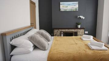 5 bedrooms, WiFi, bed sheets