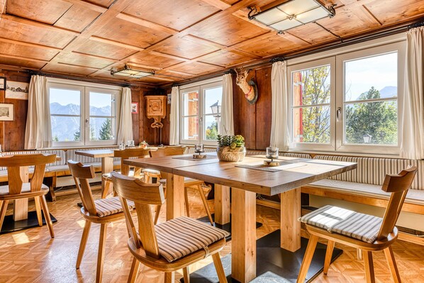 Casa estándar | Servicio de comidas en la habitación