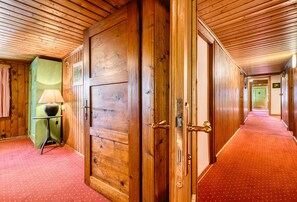 Rumah Standar | 9 kamar tidur, Wi-Fi gratis, dan seprai linen