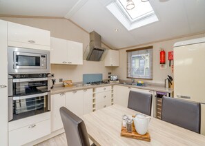 Fridge, oven, stovetop, dishwasher - 1 bedroom accommodation in Bewaldeth, Keswick (Bewaldeth, Keswick)