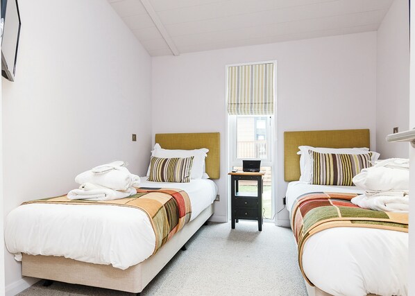 2 bedrooms, free WiFi - Brunel Premier Elegance Lodge 2 (Cheddar)