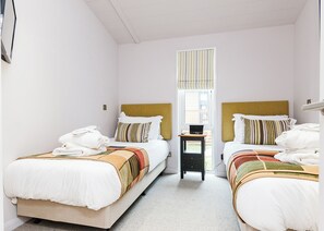 2 bedrooms, free WiFi - Brunel Premier Elegance Lodge 2 (Cheddar)