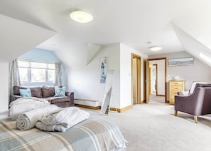 6 bedrooms, travel cot