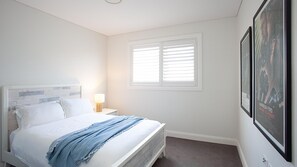 3 bedrooms, desk, iron/ironing board, free WiFi