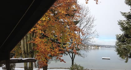 Small apartment for a maximum of 2 people in a unique location directly on the lake