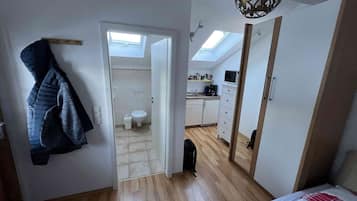 1 Schlafzimmer, Schreibtisch, Reisekinderbett, WLAN