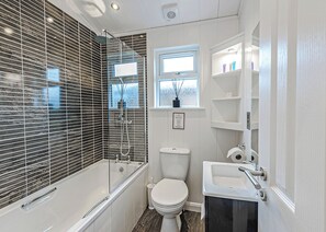 Bathroom - 2 bedroom accommodation in Holton Heath (Holton Heath)