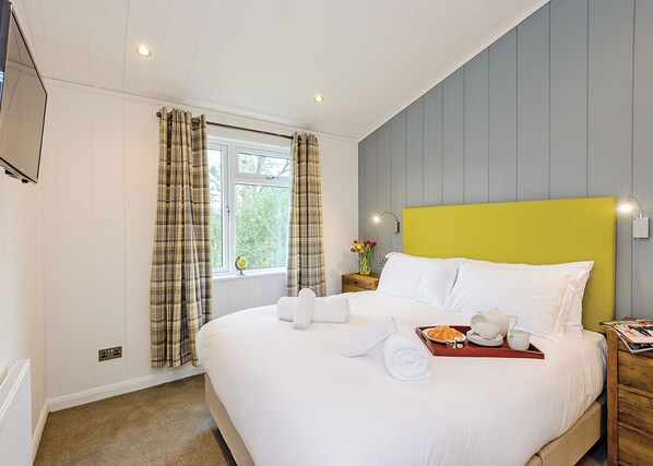 2 bedrooms - 2 bedroom accommodation in Holton Heath (Holton Heath)