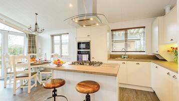 Fridge, oven, stovetop, toaster