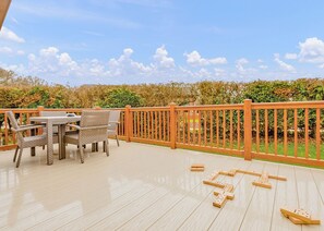 Outdoor dining - 2 bedroom accommodation in Holton Heath (Holton Heath)