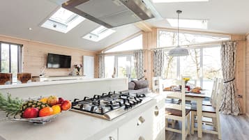 Køleskab, ovn, kogeplade, opvaskemaskine