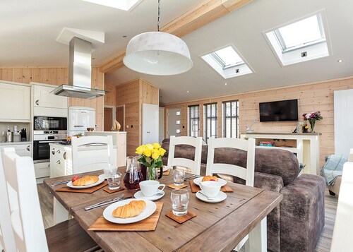 3 bedroom accommodation in Wootton Bridge, Nr Cowes