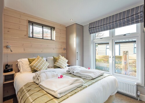 3 bedroom accommodation in Wootton Bridge, Nr Cowes