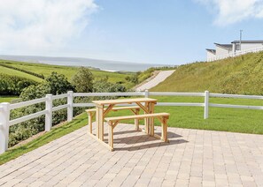 Outdoor dining - 2 bedroom accommodation in Sandymouth Bay, Bude (Sandymouth Bay, Bude)