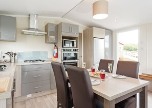 Dining - 2 bedroom accommodation in Sandymouth Bay, Bude (Sandymouth Bay, Bude)