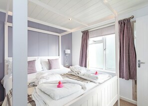 4 bedrooms, free Internet