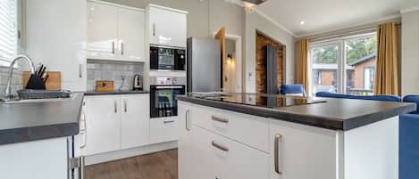 Réfrigérateur, four, plaque de cuisson, lave-vaisselle