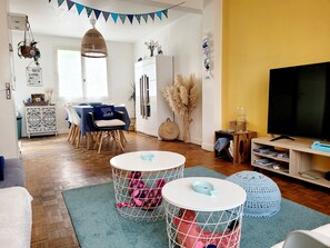 Una Smart TV, libros