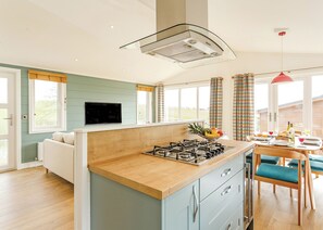 Oven - 1 bedroom accommodation in Sandymouth Bay, Bude (Sandymouth Bay, Bude)