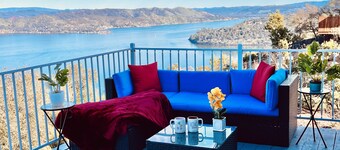 Amazing Lake View Home w Pool table Ping-Pong BBQ Deck, Watch Sunset 