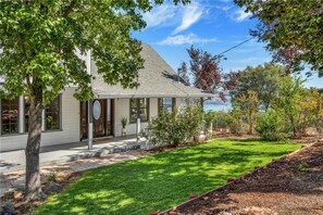 Exterior - Amazing Lake View Home w Pool table Ping-Pong BBQ Deck, Watch Sunset  (Kelseyville)