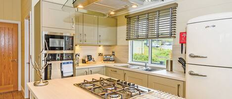 Réfrigérateur, four, plaque de cuisson, lave-vaisselle