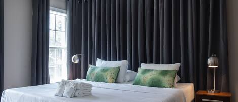 3 bedrooms, desk, iron/ironing board, travel crib