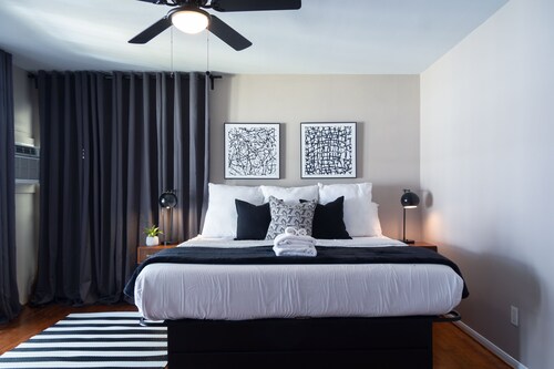 3BR The Montrose Collective B2, Walk to Food & Fun