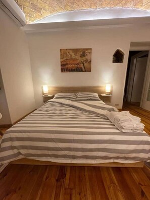 2 chambres, coffres-forts dans les chambres, bureau