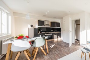 Kühlschrank, Ofen, Herdplatte, Geschirrspüler