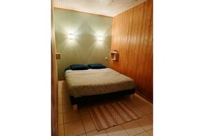 1 chambre, fer et planche Ă repasser, draps fournis