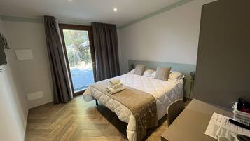 Quarto casal standard, 1 cama de casal, banheiro privativo | Wi-Fi de cortesia, roupa de cama